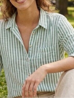 Universal Thread Green and White Striped Button-Down Shirt
